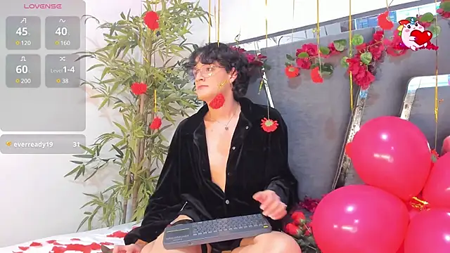 Snapshot of Black_Rose2 chatting on 02-14-25, 03:05 Black Rose2 online show from 02-14-25, 03:05