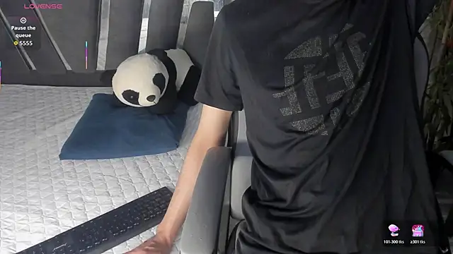 Snapshot of Black_Rose2 chatting on 10-25-25, 11:51 Black Rose2 online show from 10-25-25, 11:51