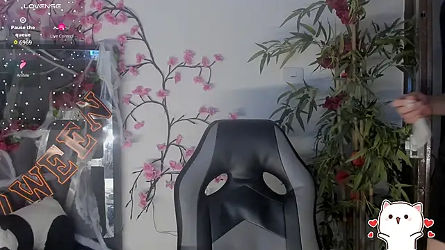 Snapshot of Black_Rose2 chatting on 10-31-25, 12:06 Black Rose2 online show from 10-31-25, 12:06