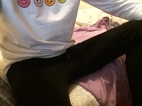 Snapshot of bravo23toro chatting on 02-13-26, 09:44 bravo23toro online show from 02-13-26, 09:44