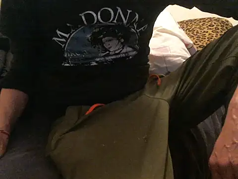 Snapshot of bravo23toro chatting on 02-26-26, 07:40 bravo23toro online show from 02-26-26, 07:40