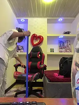  luna torres online show from 04-18-26, 01:37