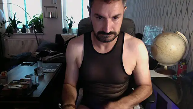 Snapshot of tomz0819 chatting on 07-06-26, 12:24 tomz0819 online show from 07-06-26, 12:24