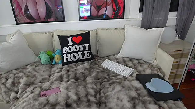 emmagray001 online show from 07-26-26, 10:22