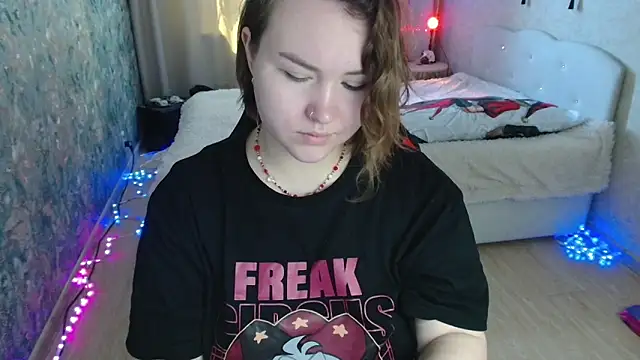 Snapshot of Jenny_Fox chatting on 05-20-26, 04:51 Jenny Fox online show from 05-20-26, 04:51