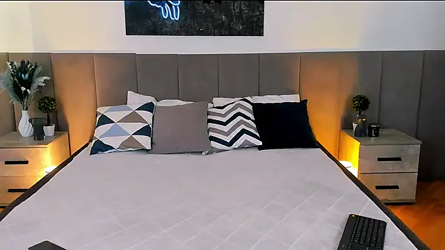 MiaBecky online show from 02-27-25, 05:24