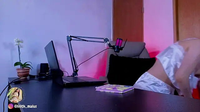 Lilith malum online show from 03-07-26, 07:11