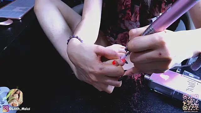 Lilith malum online show from 04-25-26, 05:10