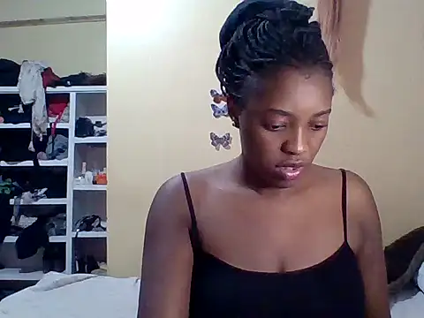 Snapshot of Zara_Twilight chatting on 09-29-25, 09:08 Zara Twilight online show from 09-29-25, 09:08