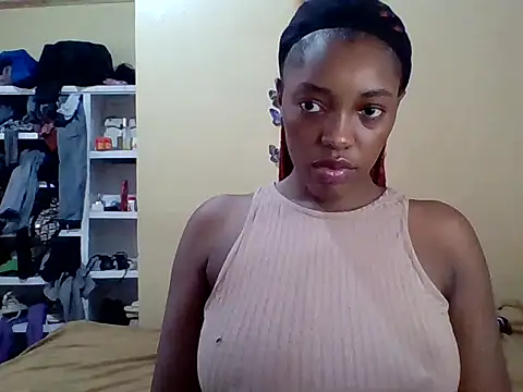 Snapshot of Zara_Twilight chatting on 12-18-25, 11:16 Zara Twilight online show from 12-18-25, 11:16