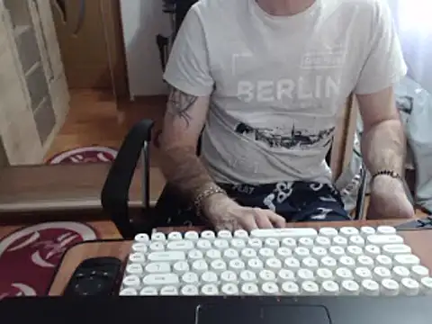 uncutguy01 online show from 03-19-25, 08:12