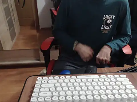 uncutguy01 online show from 10-01-25, 05:02