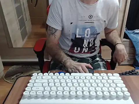 uncutguy01 online show from 10-18-25, 04:59