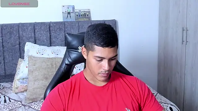 Snapshot of Iamdylan777 chatting on 11-20-25, 02:17 Iamdylan777 online show from 11-20-25, 02:17