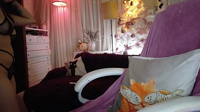 AllisonCatUwU online show from 11-14-25, 04:38