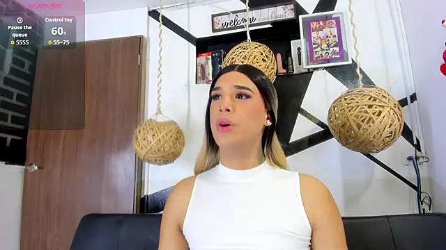 victoria aleia  online show from 10-22-25, 09:47