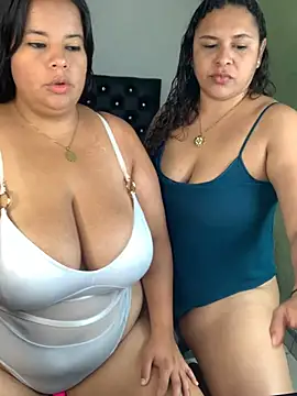 Snapshot of twocurvylatins chatting on 06-02-26, 10:17 twocurvylatins online show from 06-02-26, 10:17