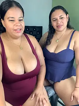 Snapshot of twocurvylatins chatting on 06-09-26, 10:49 twocurvylatins online show from 06-09-26, 10:49