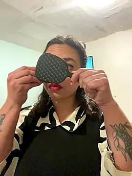 Lucrecia 33 online show from 12-15-25, 06:50