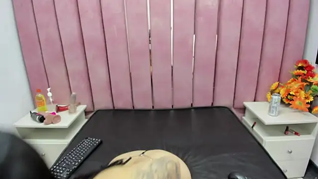 Snapshot of ChloeRosey chatting on 11-21-25, 03:49 ChloeRosey online show from 11-21-25, 03:49