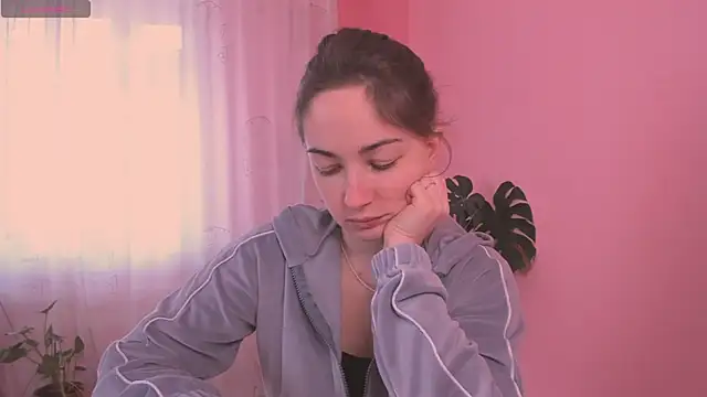 Snapshot of cClandesTina chatting on 03-17-25, 12:04 cClandesTina online show from 03-17-25, 12:04