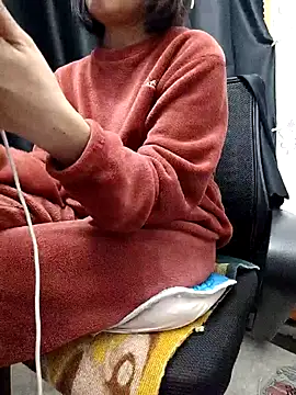 Haralushiaaa online show from 12-19-25, 04:03