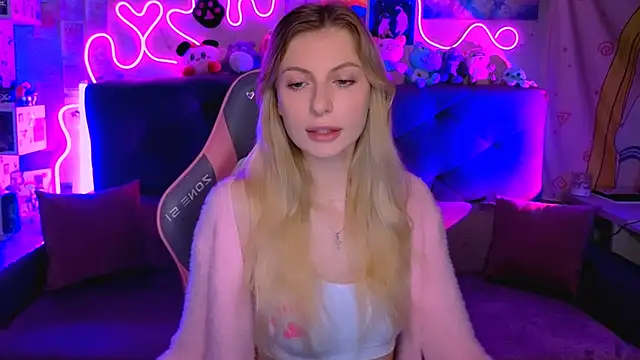 Maria Hunt online show from 11-26-25, 02:12