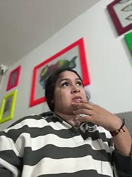 Pretty Isadora online show from 04-22-26, 07:48