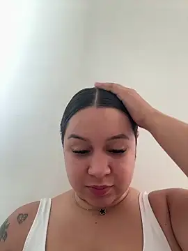 Snapshot of Pretty_Isadora chatting on 05-15-26, 08:38 Pretty Isadora online show from 05-15-26, 08:38