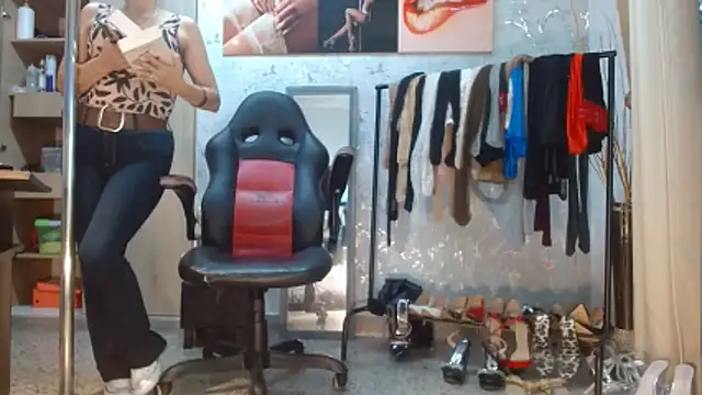 Samantabrown  online show from 04-25-26, 11:13