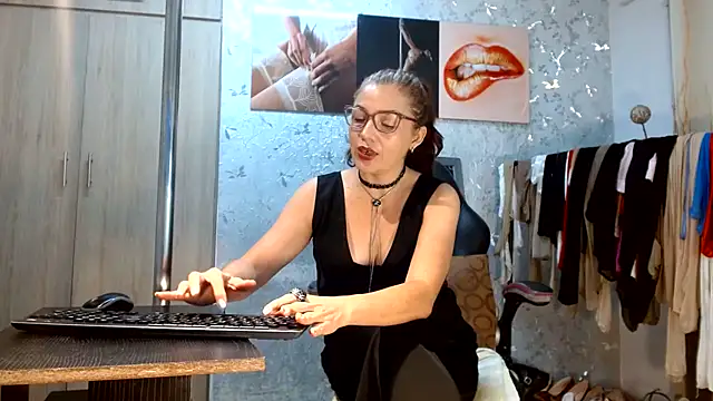 Samantabrown  online show from 07-24-26, 11:19