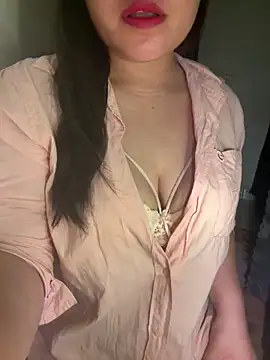 Snapshot of --Lyly-- chatting on 03-25-26, 04:02 --Lyly-- online show from 03-25-26, 04:02