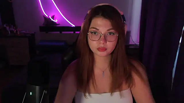 Snapshot of helengilmor chatting on 10-14-25, 01:45 helengilmor online show from 10-14-25, 01:45