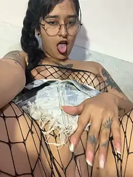 Snapshot of ZTahya chatting on 02-13-25, 12:13 ZTahya online show from 02-13-25, 12:13