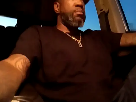 Snapshot of 3prettyboy3 chatting on 10-24-25, 01:24 3prettyboy3 online show from 10-24-25, 01:24