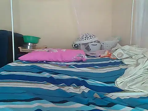 Snapshot of awino001 chatting on 09-10-25, 02:00 awino001 online show from 09-10-25, 02:00