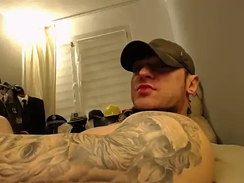 Snapshot of ballardbret chatting on 11-12-25, 01:39 ballardbret online show from 11-12-25, 01:39