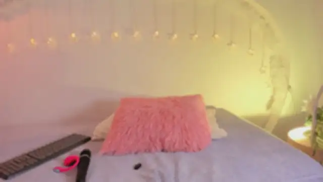 katiepeach  online show from 12-16-25, 11:59