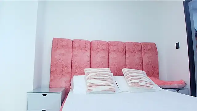 Snapshot of kendal_rossi chatting on 11-14-25, 12:04 kendal rossi online show from 11-14-25, 12:04