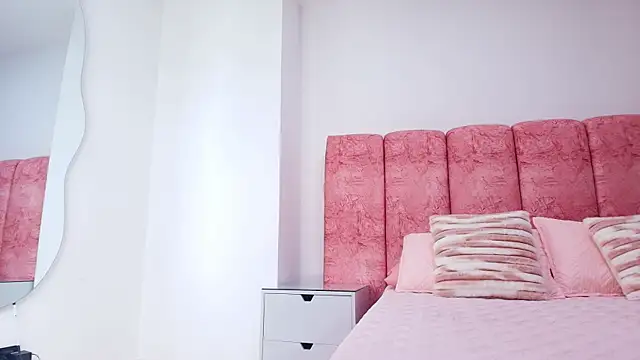 Snapshot of kendal_rossi chatting on 11-29-25, 12:08 kendal rossi online show from 11-29-25, 12:08