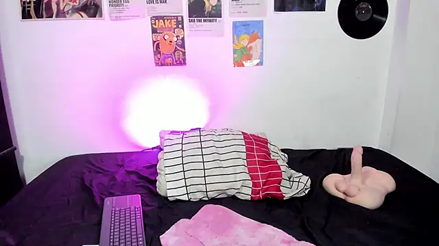 Snapshot of Naomi-Haruno chatting on 10-17-25, 01:42 Naomi-Haruno online show from 10-17-25, 01:42