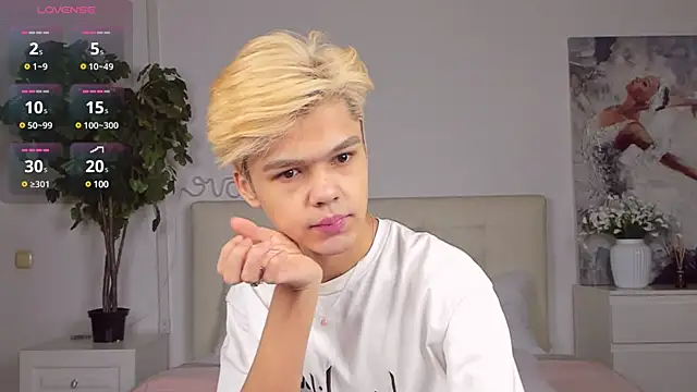 Felix Rey online show from 02-26-25, 04:24