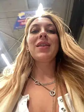 Snapshot of Sweet___Emily chatting on 12-04-24, 08:51 Sweet   Emily online show from 12-04-24, 08:51