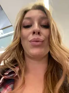 Snapshot of Sweet___Emily chatting on 01-07-25, 05:20 Sweet   Emily online show from 01-07-25, 05:20