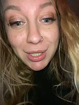 Snapshot of Sweet___Emily chatting on 01-14-25, 07:21 Sweet   Emily online show from 01-14-25, 07:21