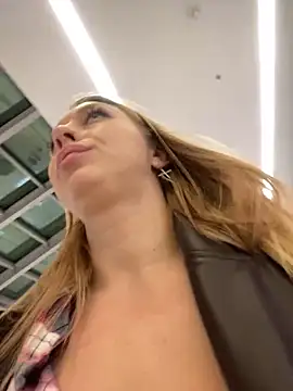 Snapshot of Sweet___Emily chatting on 02-16-25, 05:59 Sweet   Emily online show from 02-16-25, 05:59