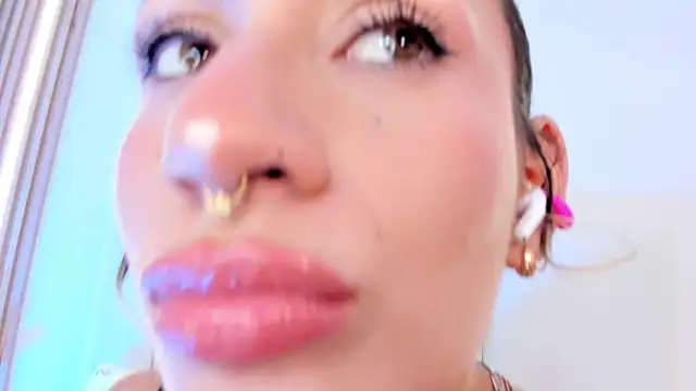 Emily robertss online show from 04-24-26, 07:16