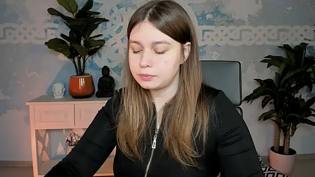 FioraMarmoris online show from 11-23-25, 05:18