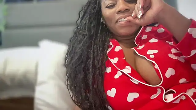 Snapshot of selena42 chatting on 02-10-26, 04:05 selena42 online show from 02-10-26, 04:05