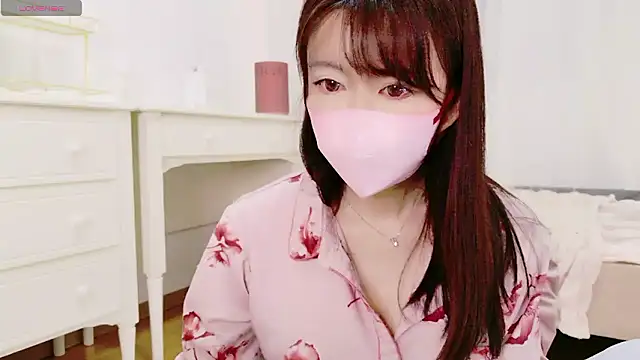 Snapshot of maii- chatting on 02-03-26, 12:32 maii- online show from 02-03-26, 12:32